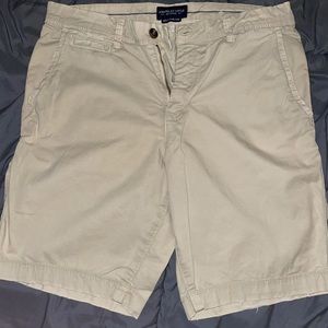 Men’s American Eagle khaki shorts